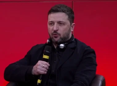 Зеленський у Парижі зустрівся зі студентами французьких університетів
