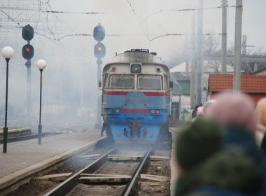 Частину поїздів